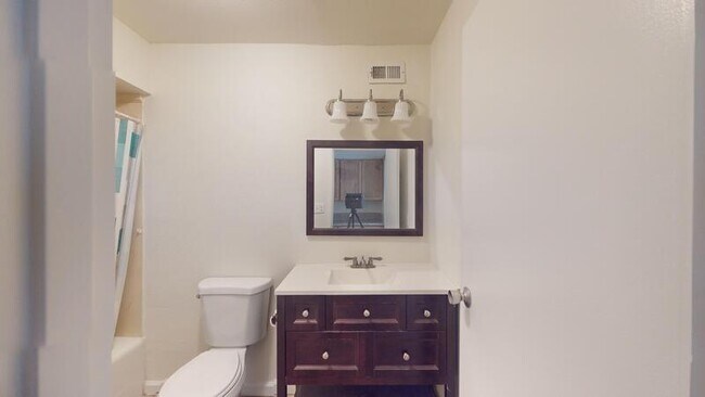 Building Photo - 356 E Desert Inn Rd