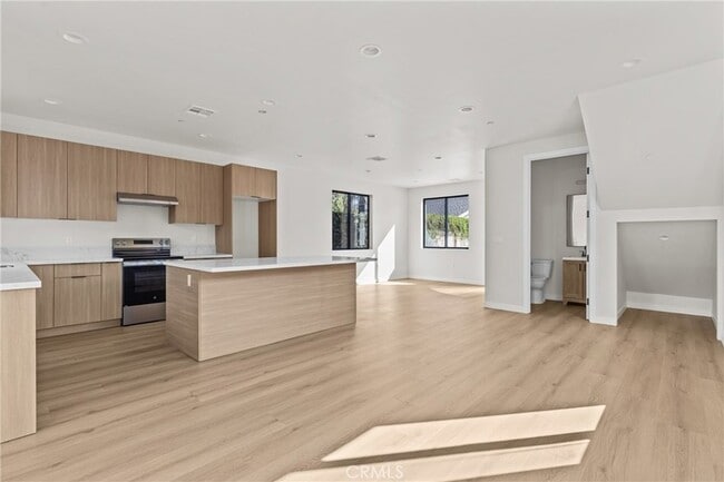 Building Photo - 11145 Hortense St