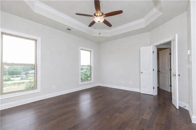 Building Photo - 7826 Laurel Crest Dr