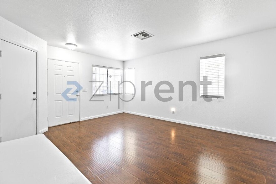 Building Photo - 2005 Rose Coral Ave