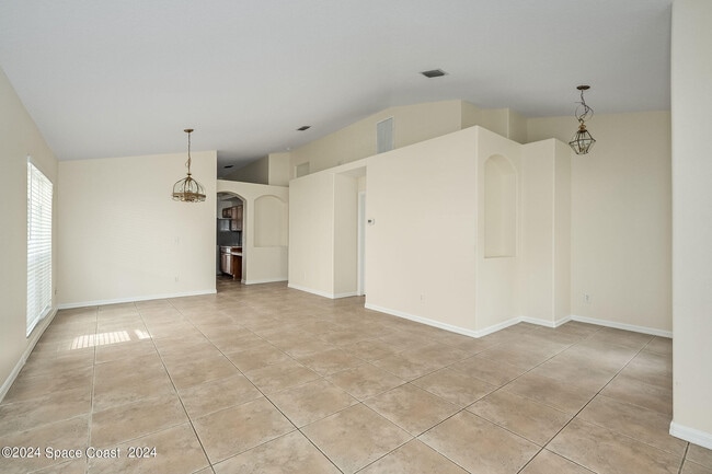 Building Photo - 1216 Foxridge Pl