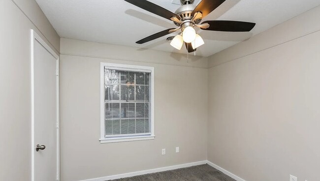 Building Photo - 116 Meadowdale Dr