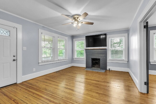 Building Photo - Cozy 2 Bed / 1 Bath Bungalow Near the Blue Ridge Mountains on Nearly 1 Acre $1,595/mo rent