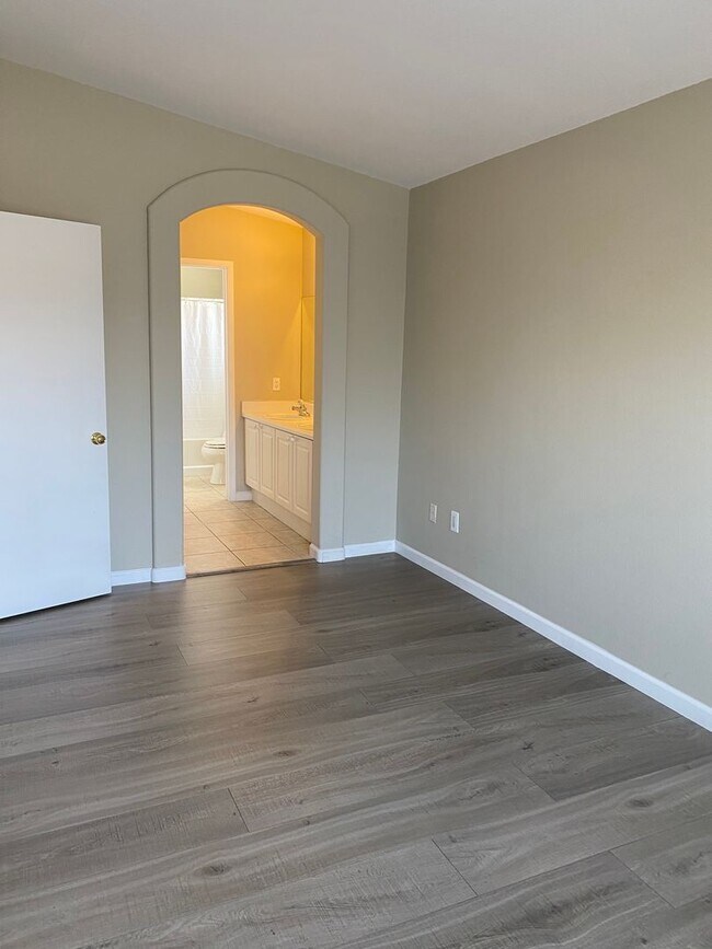 Building Photo - 9318 Square Dance Pl