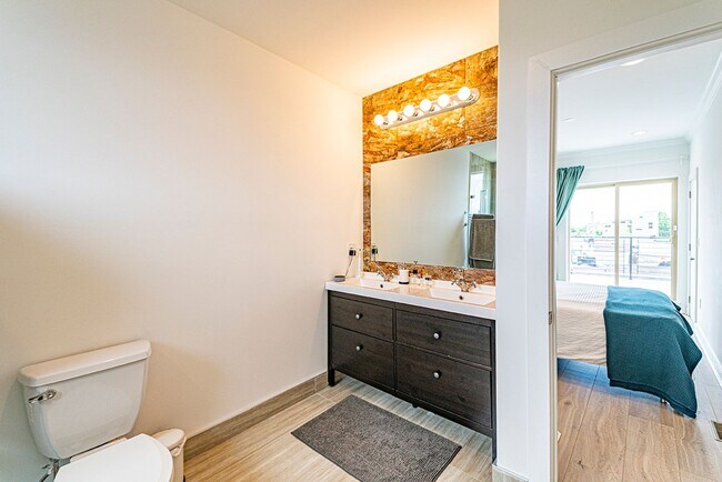 Building Photo - Four Bed Point Breeze Home