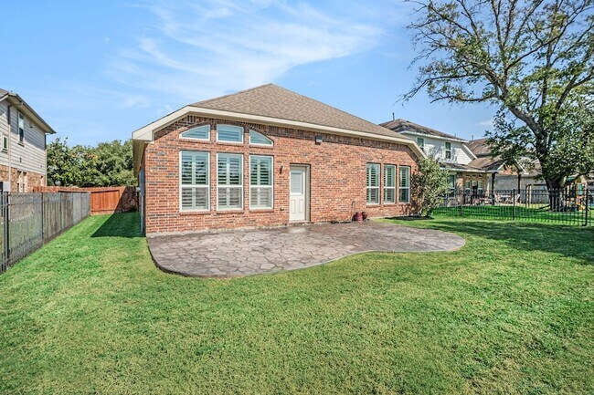 Building Photo - 2502 Bay Hill Dr