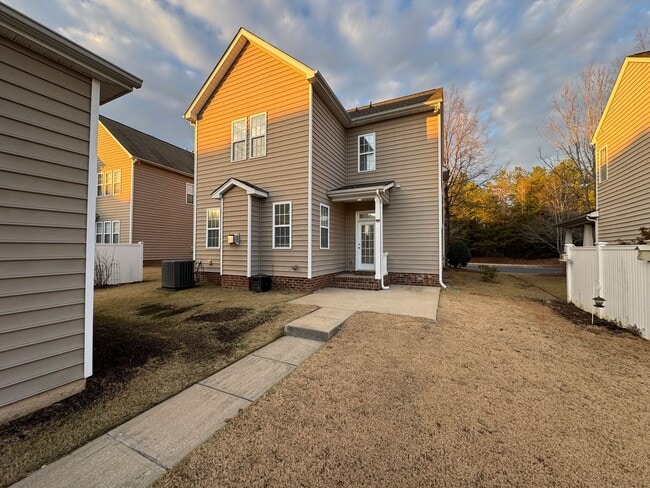 Building Photo - Beautiful 3BR/2.5BA Home in the Ballantyne Area; Great Schools!; Lawn Maintenance Covered