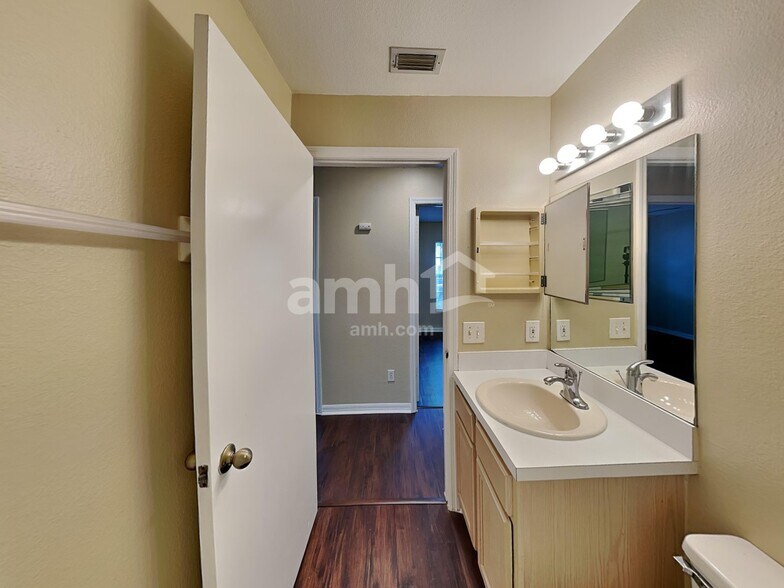 Building Photo - 12519 Dawn Vista Dr