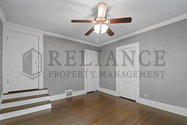 Building Photo - 332 N Rutan St