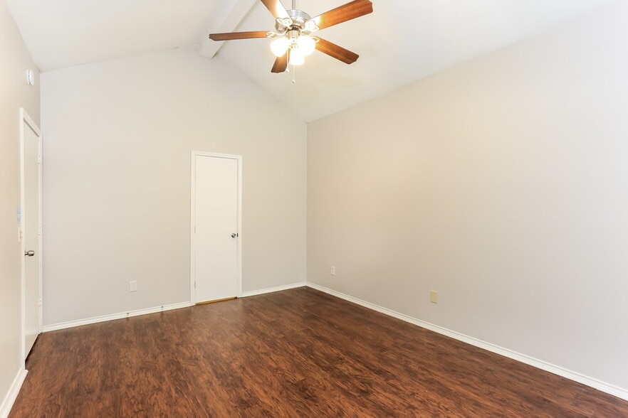 Building Photo - 704 Brookhaven Dr