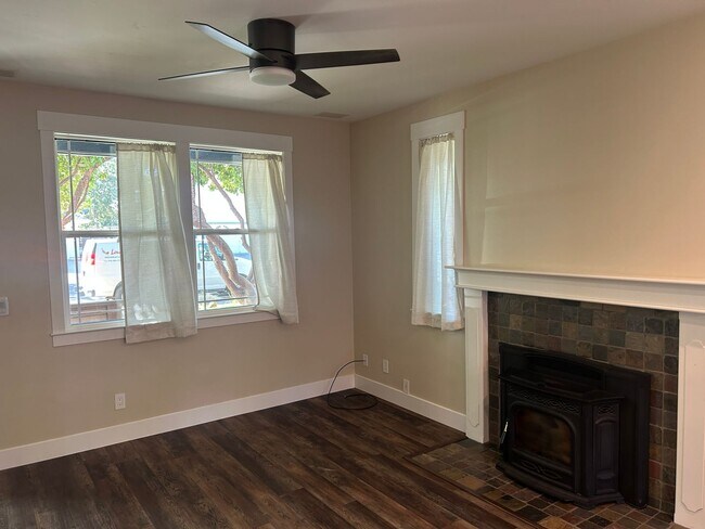 Building Photo - Charming Home in Winters, CA