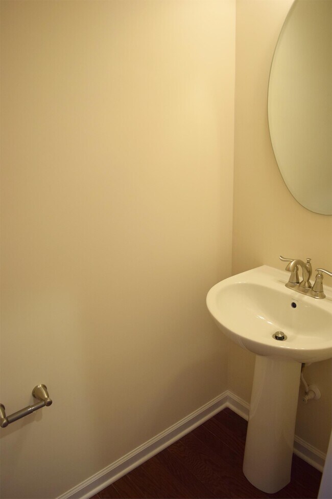 Building Photo - 2757 Silverthorn Dr