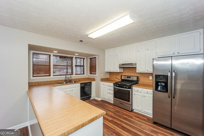 Building Photo - 145 Whitney Way