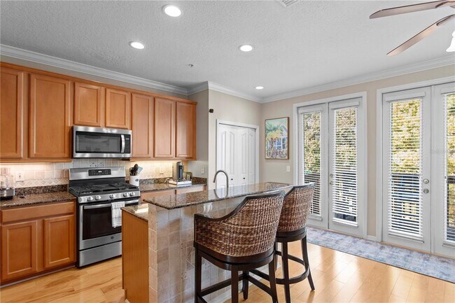 Building Photo - 3023 Pointeview Dr