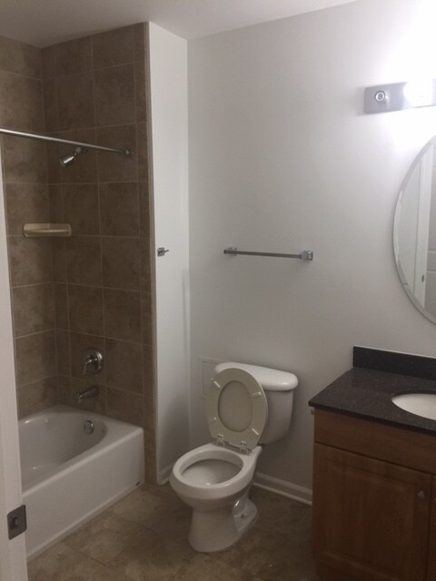 Building Photo - 755 N Diamond Lake Rd