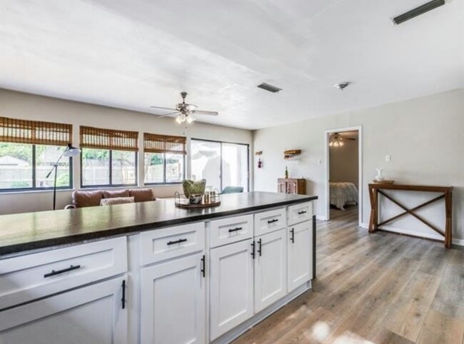 Building Photo - 2600 Peppertree Pl