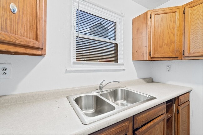 Building Photo - 3 BEDROOM BRICK TOWNHOME FOR RENT IN NORFOLK