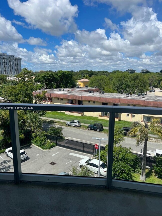 Building Photo - 13800 Highland Dr