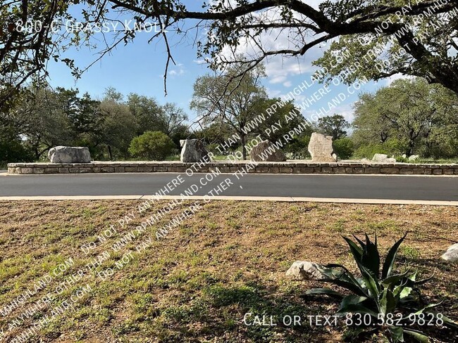 Building Photo - 800 Grassy Knoll