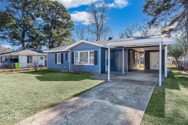 Building Photo - "Charming 3-Bedroom Retreat in Benton - Cozy 980 Sq Ft Home Awaits!"