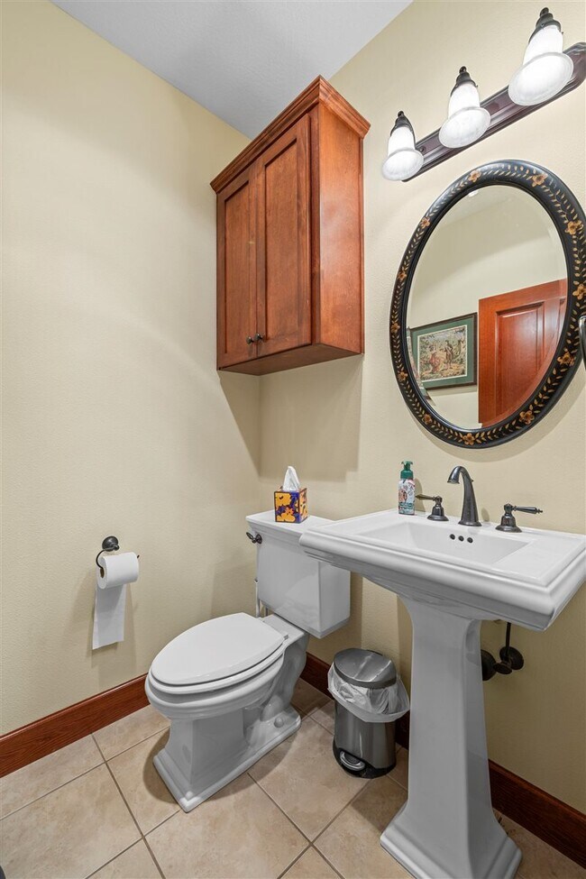 Building Photo - 69 Greenmoor Dr