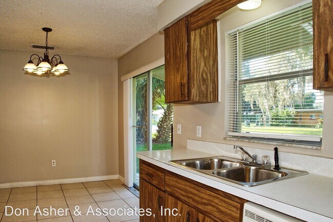 Building Photo - 2 br, 1 bath House - 760 E. Magnolia Avenue