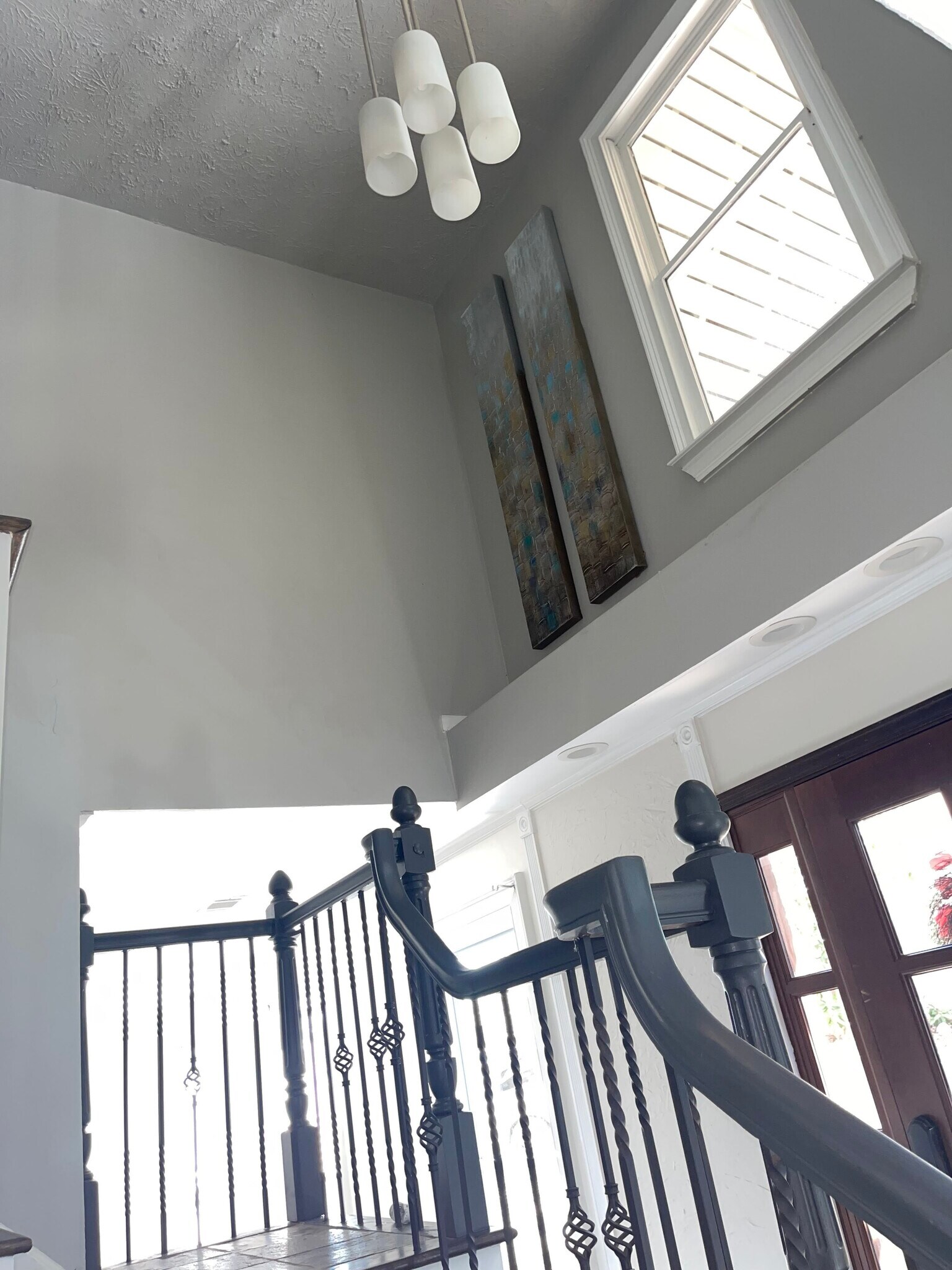 Building Photo - 915 Woodlawn Dr NE