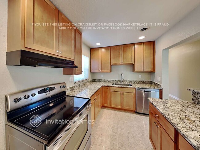 Building Photo - 512 Elm Dr