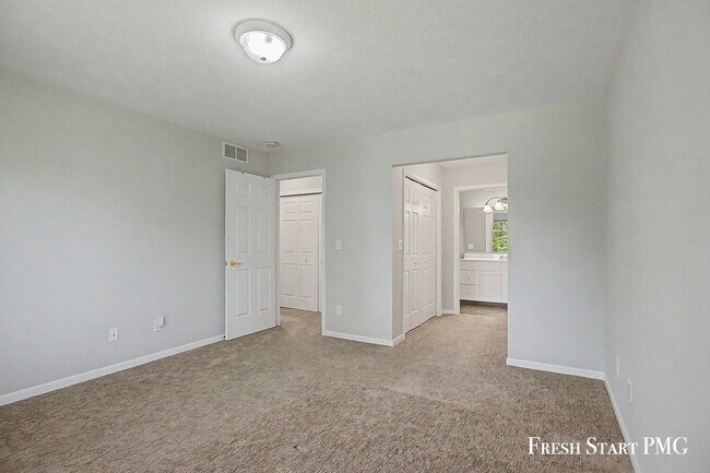 Building Photo - 2107 Blue Bell Way