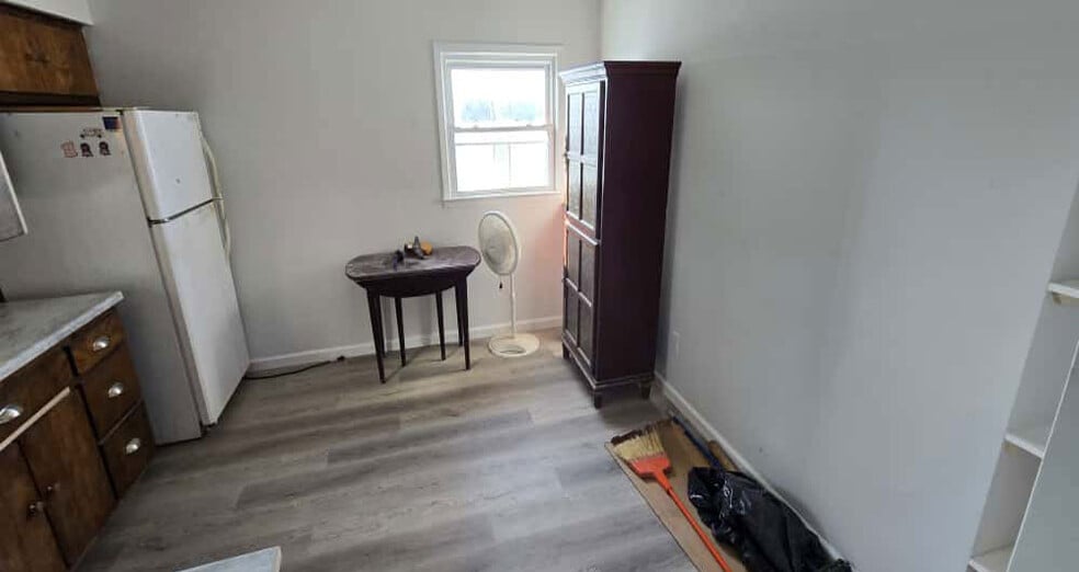 Building Photo - 242 Park Ave