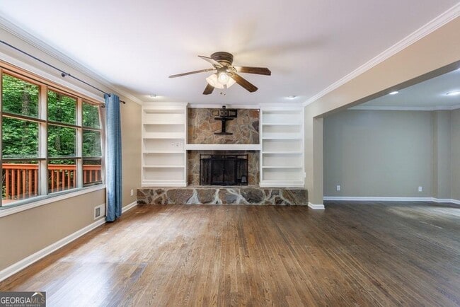 Building Photo - 10565 Shallowford Rd