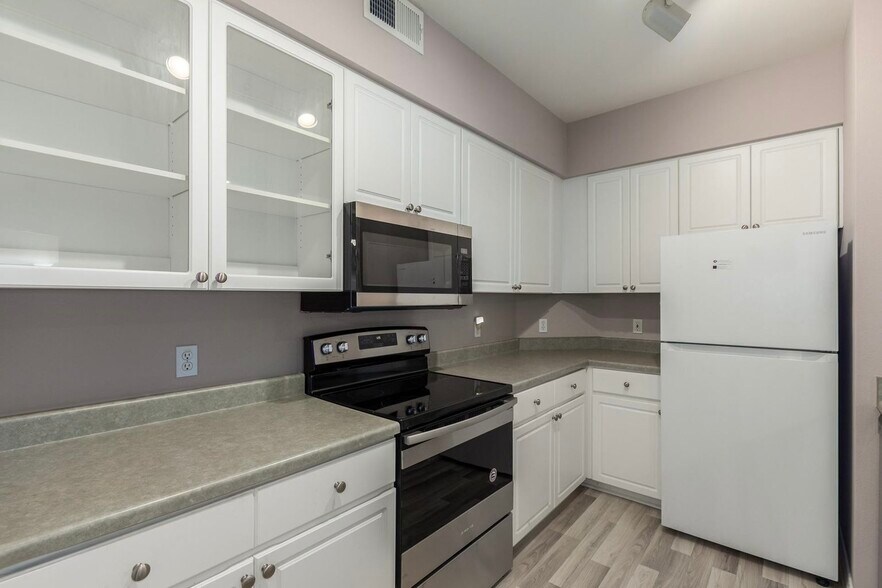 Fridge is upgraded new Samsung stainless steel - 1701 E Colter St