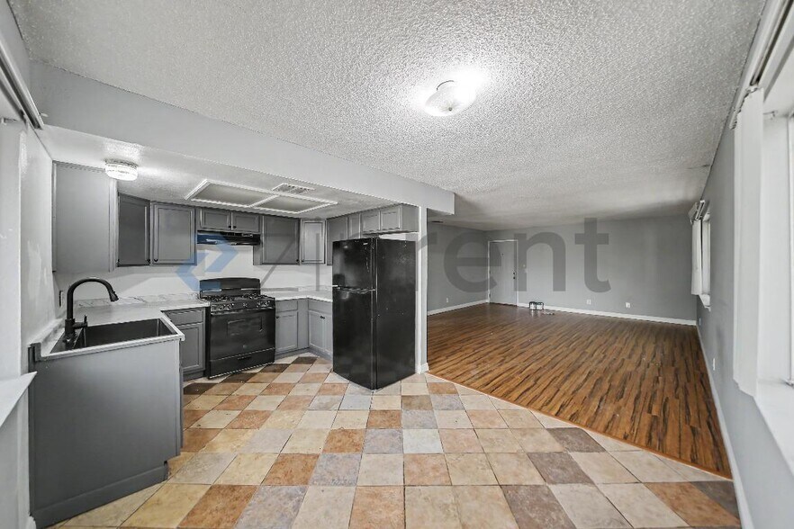 Building Photo - Unit D