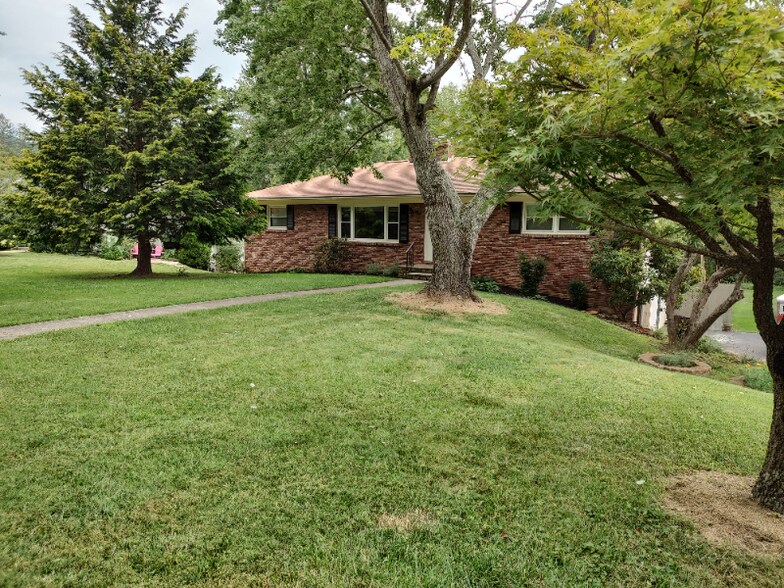 Building Photo - 17 Wisteria Dr