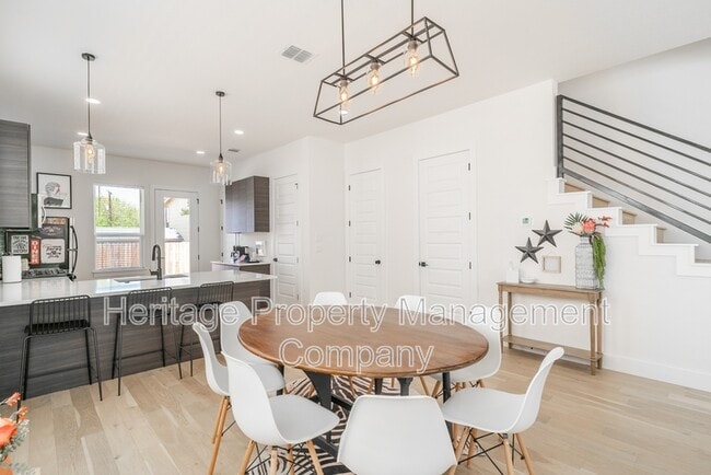 Building Photo - 719 Eleanor Ave