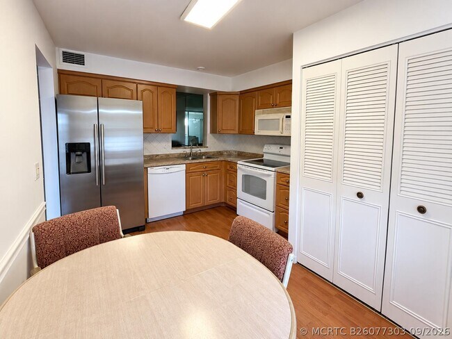 Building Photo - 6675 S Oriole Blvd