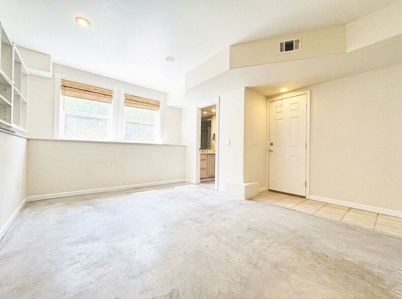 Building Photo - 210 Ewing Ter