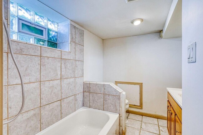 Building Photo - 77 W Bernhard Ave