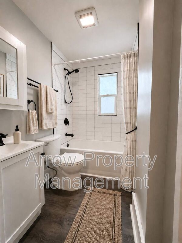 Building Photo - 926 A