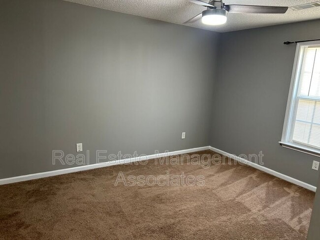 Building Photo - 1710 Summerwoods Ln