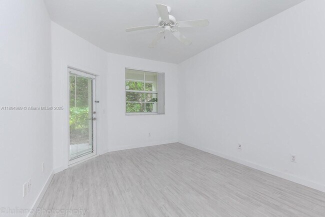 Building Photo - 3255 NE 184th St