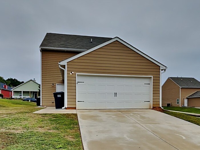 Building Photo - 15 Blake Ave