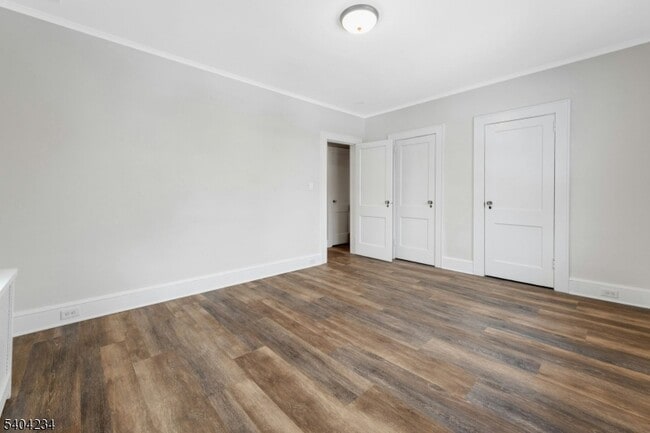 Building Photo - 5 Gates Ave