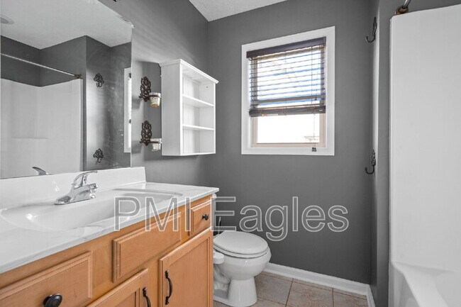 Building Photo - 3565 Southwood Dr
