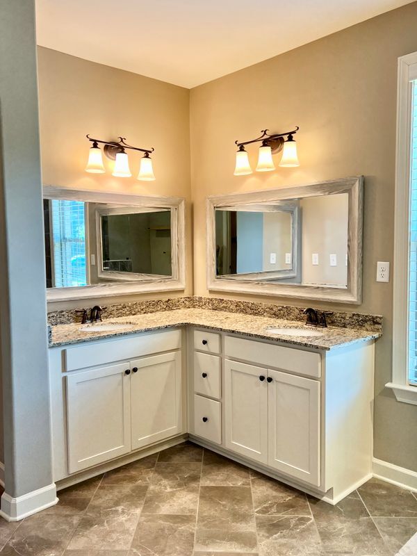 Building Photo - 5607 Pinetree Loop E