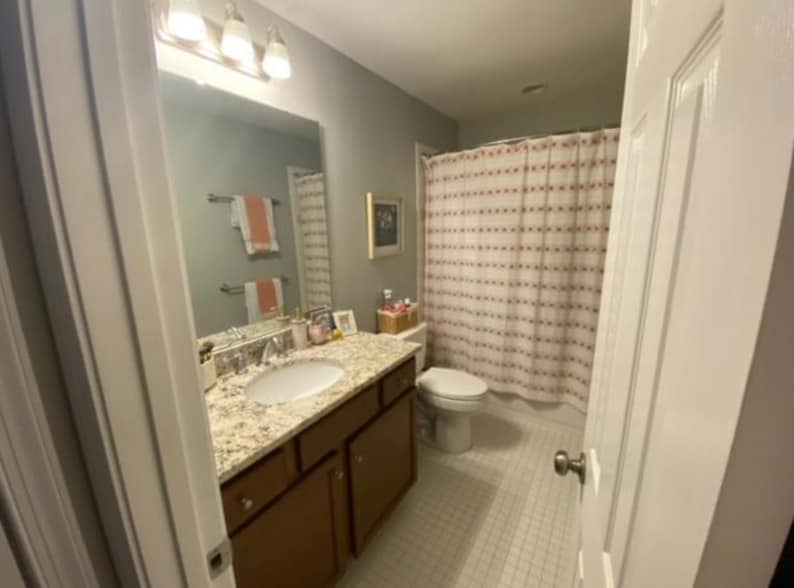Bathroom shared by 2nd and 3rd bedrooms - 3144 Morningside Dr