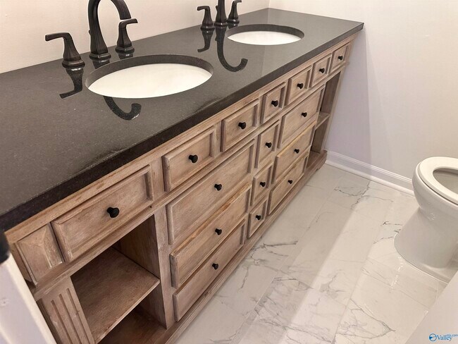 Building Photo - 9727 Wallwood Dr SE