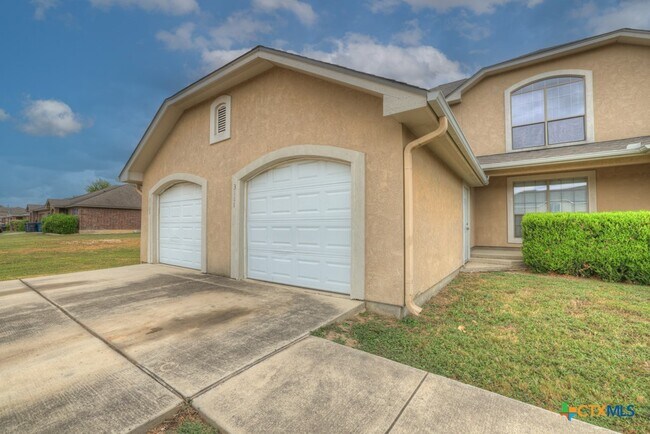 Building Photo - 3111 Douglas Fir Dr