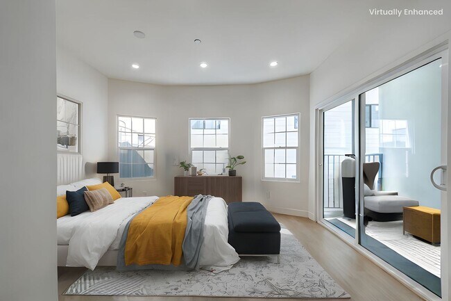 Building Photo - Modern 3-Bedroom in Prime Location | One M...