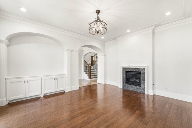 Building Photo - 5637 Overbrook Ln